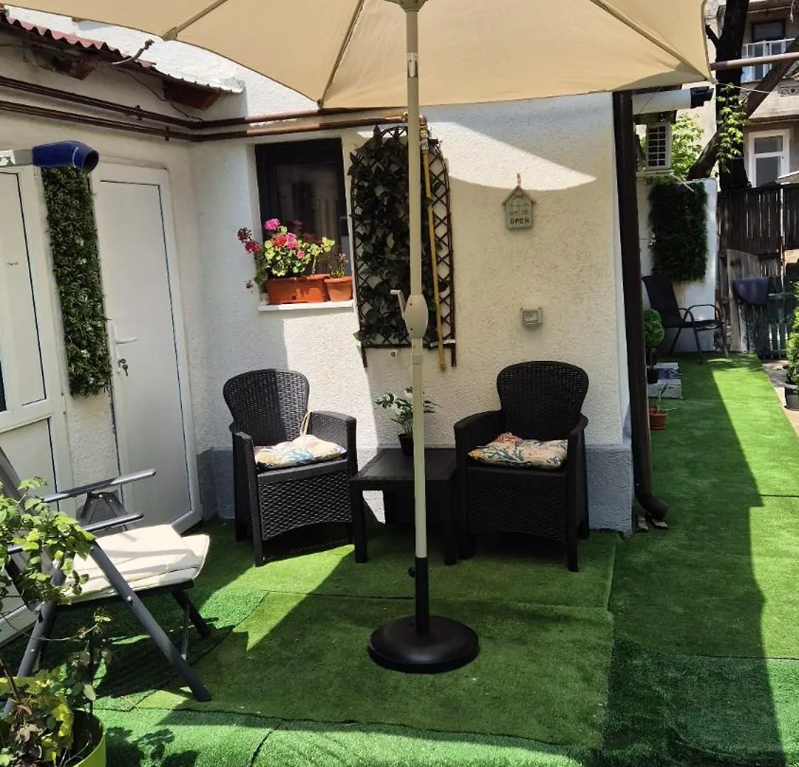Lucyana Home'S Bucarest Roumanie